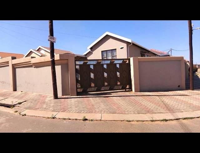 3 BEDROOM HOUSE FOR SALE IN KAGISO